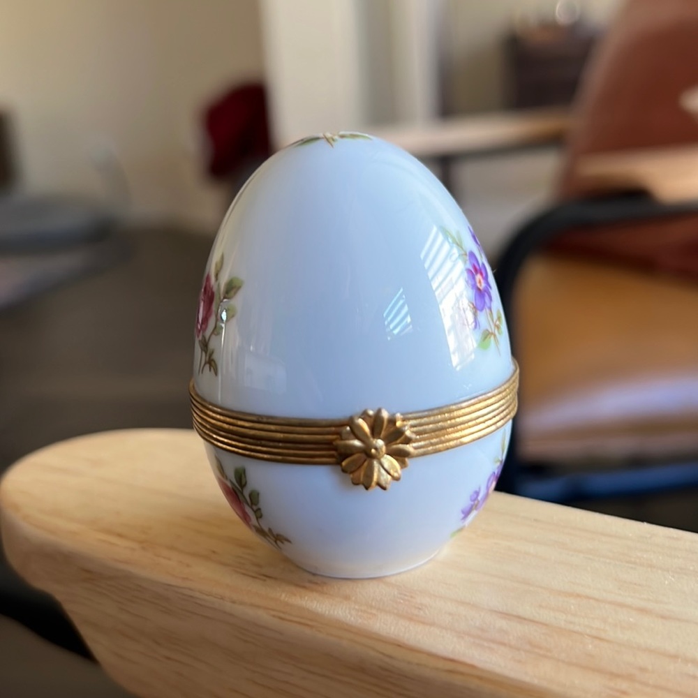 ROCHARD Limoges France Floral Ceramic Trinket Egg Box